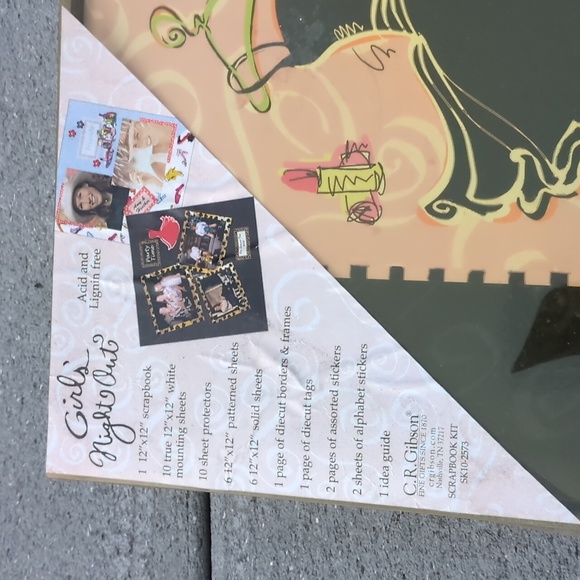 NWT Set of 2 C.R. Gibson Girls Night Out Scrapbook Kit - Picture 5 of 12